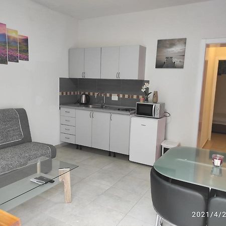 Apartmani Quattro Starigrad Paklenica Exterior photo