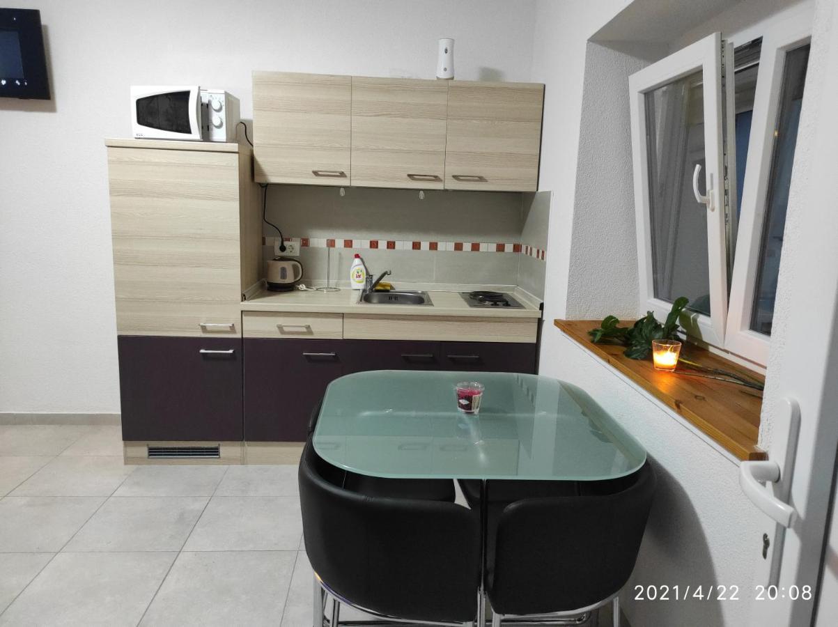 Apartmani Quattro Starigrad Paklenica Exterior photo