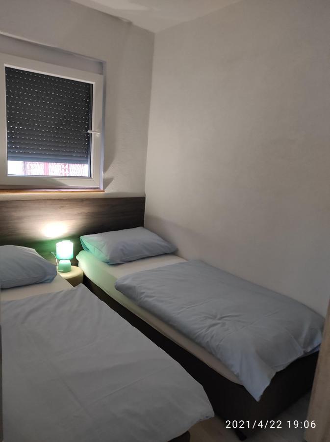 Apartmani Quattro Starigrad Paklenica Exterior photo