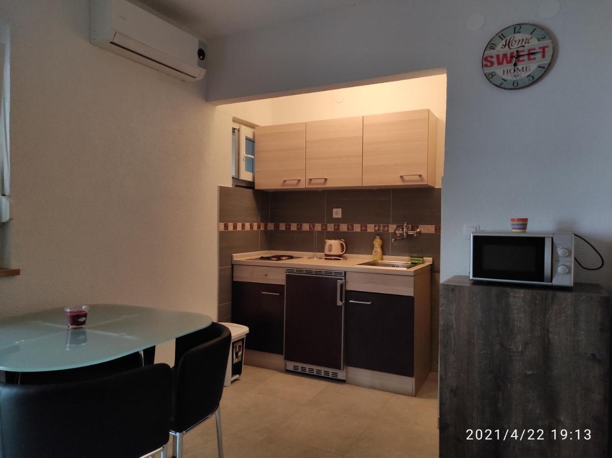 Apartmani Quattro Starigrad Paklenica Exterior photo