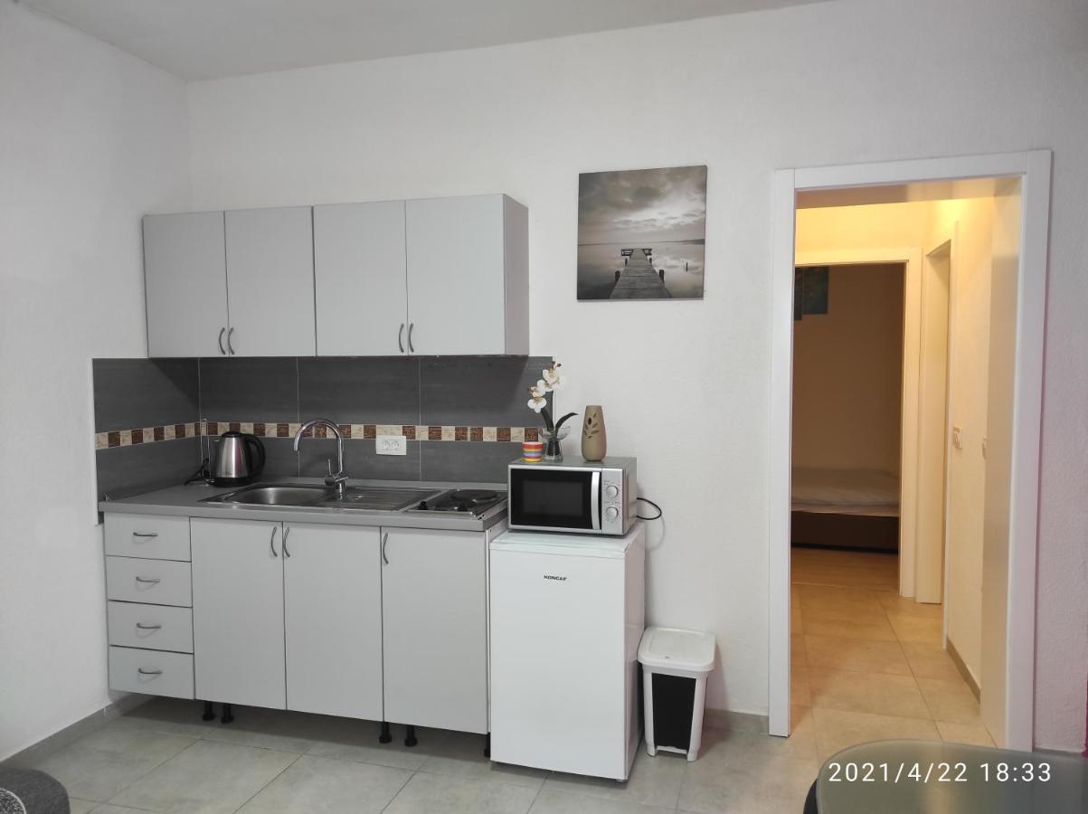 Apartmani Quattro Starigrad Paklenica Exterior photo