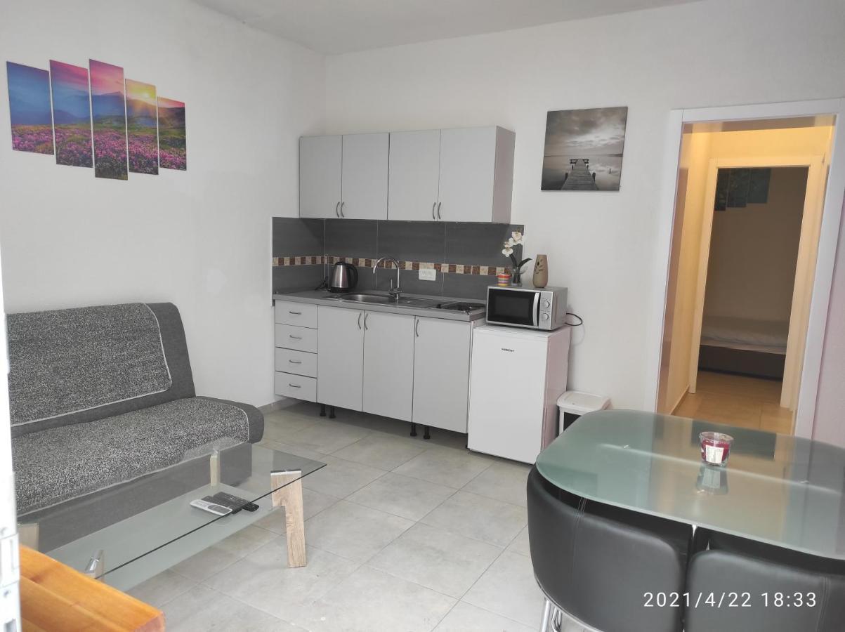 Apartmani Quattro Starigrad Paklenica Exterior photo