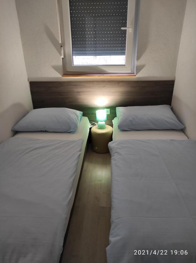 Apartmani Quattro Starigrad Paklenica Exterior photo