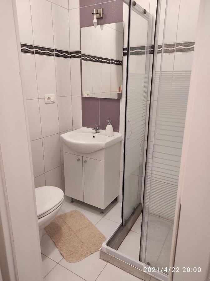 Apartmani Quattro Starigrad Paklenica Exterior photo