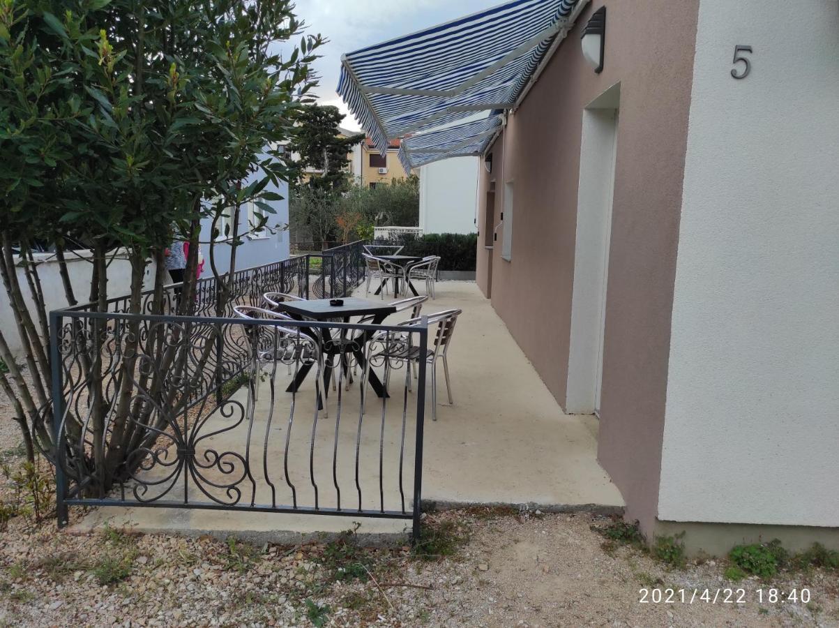 Apartmani Quattro Starigrad Paklenica Exterior photo