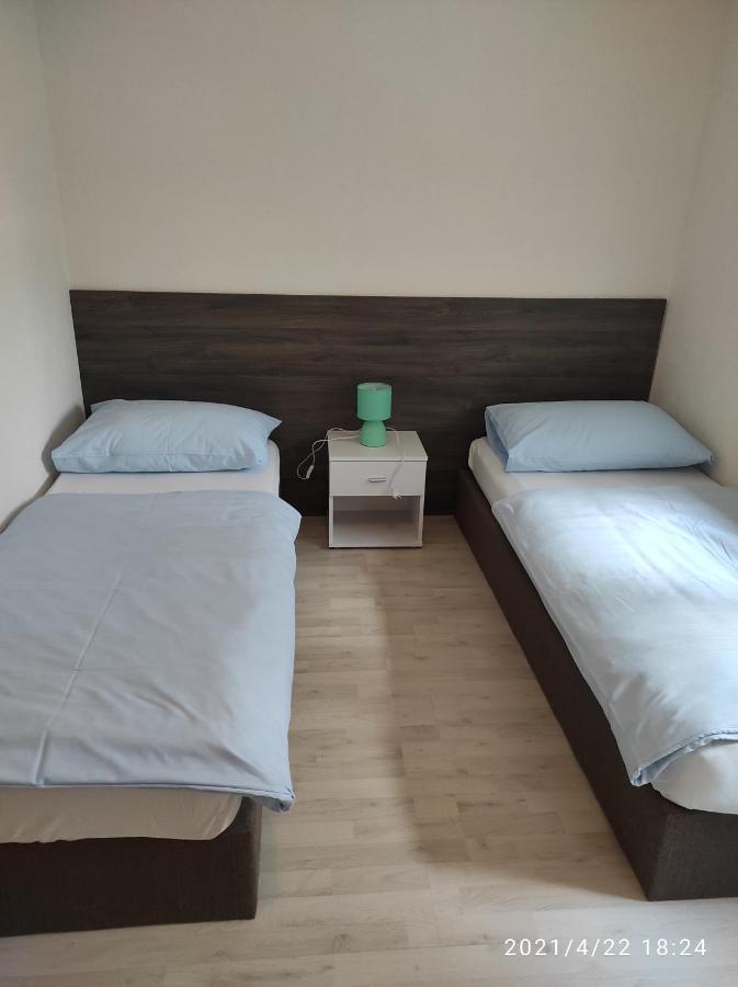 Apartmani Quattro Starigrad Paklenica Exterior photo