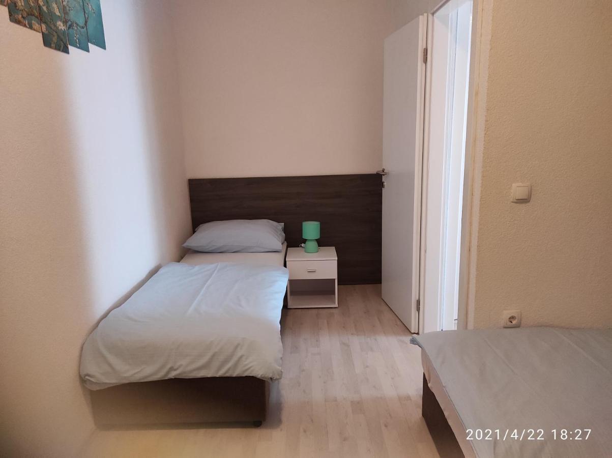 Apartmani Quattro Starigrad Paklenica Exterior photo