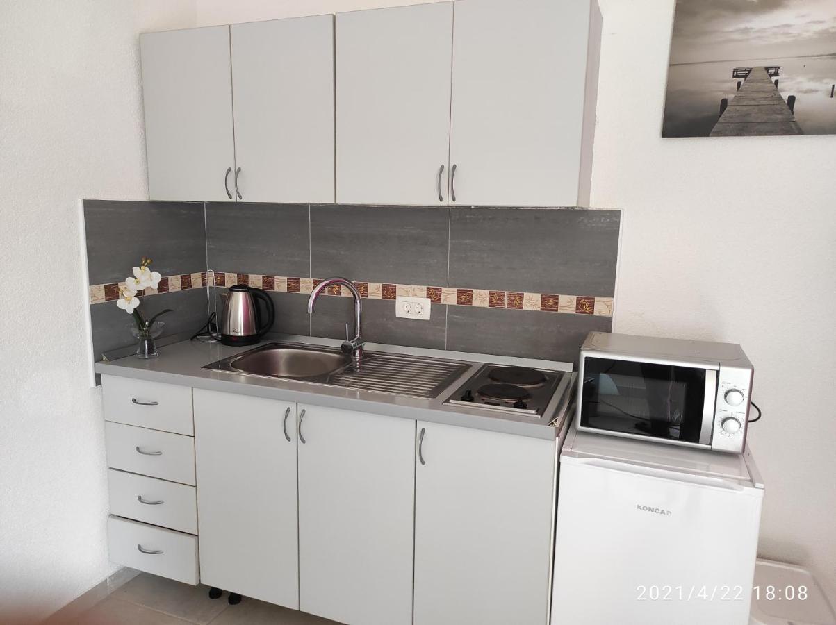 Apartmani Quattro Starigrad Paklenica Exterior photo