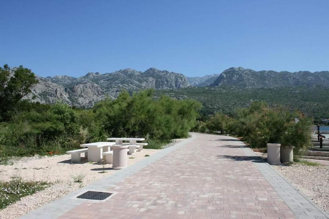 Apartmani Quattro Starigrad Paklenica Exterior photo