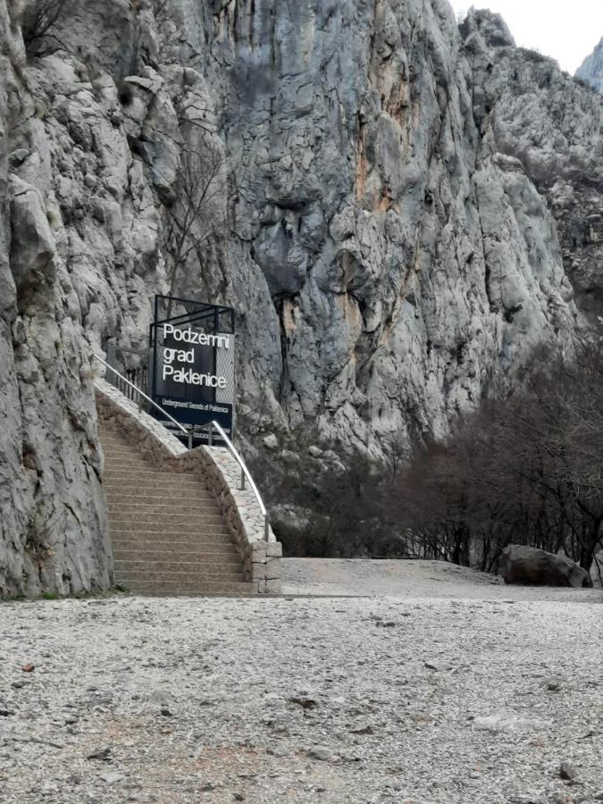Apartmani Quattro Starigrad Paklenica Exterior photo